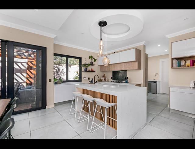 4 BEDROOM HOUSE FOR SALE IN HELDERFONTEIN ESTATE